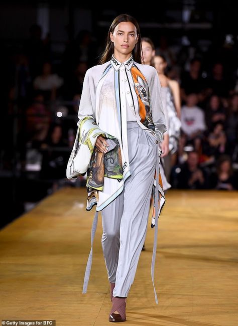 Runway: Irina Shayk walked for Burberry's spring/summer 2020 show at London Fashion Week o... Burberry Runway, Riccardo Tisci, Gareth Pugh, Victoria Secret Fashion, Irina Shayk, Victoria Secret Fashion Show, Under Dress, Burberry London, Vogue Paris