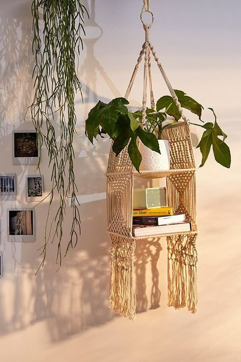 Hanging Shelf Macrame, Macrame Nightstand, Macrame Shelf Hanger, Macrame Corner Shelf, Macrame Book Shelf, Crochet Hanging Shelf, Macrame Functional, Hanging Shelf Ideas, Crochet Shelf