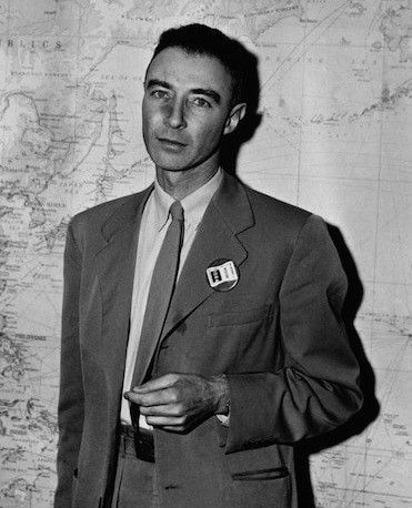 J Robert Oppenheimer, Robert Oppenheimer, Famous Scientist, Red Scare, History Magazine, Manhattan Project, What Is Science, Destroyer Of Worlds, Physicists