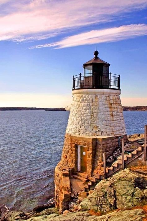 A 70 pieces jigsaw puzzle from Jigidi Castle Hill Lighthouse, Lighthouse Pictures, Beautiful Lighthouse, Castle Hill, Beacon Of Light, Newport Rhode Island, Ocean Drive, Newport Ri, Light Houses