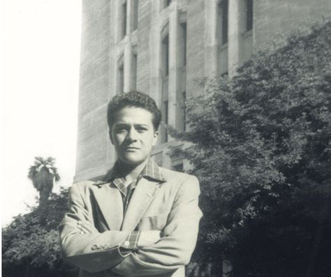 carlos castaneda Carlos Castaneda, Higher State Of Consciousness, 12 Books, Howl At The Moon, Writers And Poets, Cool Books, Don Juan, Historic Photos, Important People