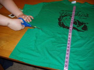 In this instructable, I will describe how you can make a t-shirt for your dog out of an old human-sized tee. Dog Shirt Diy, Dog Shirt Pattern, Pig Treats, Diy Dog Clothes, Old Tee Shirts, First Puppy, Dog Sewing Patterns, Dog Sewing, T Shirt Hacks