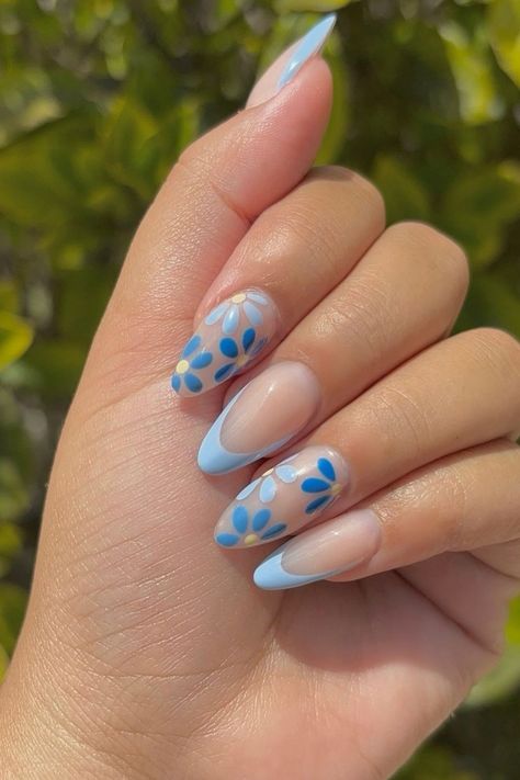 Trendy Summer Almond Nails: Must-Try Designs for 2024 Cute Almond Shaped Nails, Cute Almond Nail Ideas, Nails Almond French Tip, Nails Almond French, Almond French Tip Nails, Almond Nails Trendy, Tip Nails Almond, French Tip Nails Almond, Almond Summer Nails