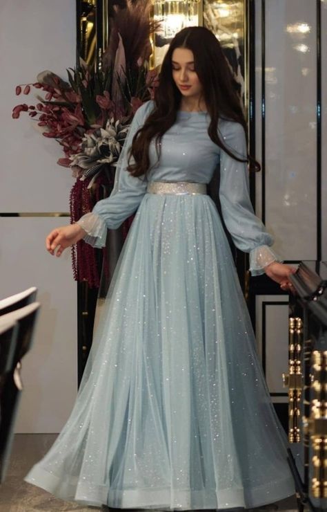 Lengha Designs, Queen Of My Heart, Party Wear Gowns, Long Gown Design, Simple Frocks, Lehenga Designs Simple, Girls Frock Design, Fancy Dresses Long, Simple Pakistani Dresses