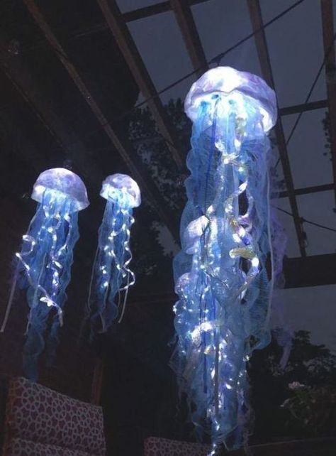 Jellyfish Room Decor, Jellyfish Room, Jellyfish Lights, Hanging Jellyfish, Jellyfish Lantern, Outdoor Tiki Bar, Unique Party Decor, Diy Jellyfish, Jellyfish Light