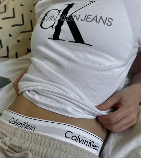 Calvin Klein Joggers Outfit, Calvin Clein Under Wear Outfit, Ck Under Wear Women Outfit, Calvin Klein Aesthetic Outfit, Calvin Klein Set Aesthetic, Calvin Klein Under Wear Women Outfit, Calvin Klein Aethstetic, Beige Joggers Outfit, Calvin Klein Boxers For Women