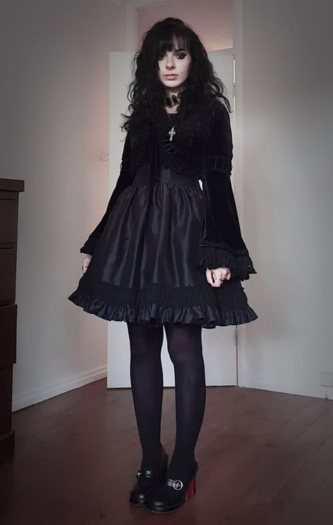 Goth Gifts, How To Impress, Trad Goth, Romantic Goth, Goth Girl, Punk Outfits, Swaggy Outfits, Gothic Outfits, Goth Outfits