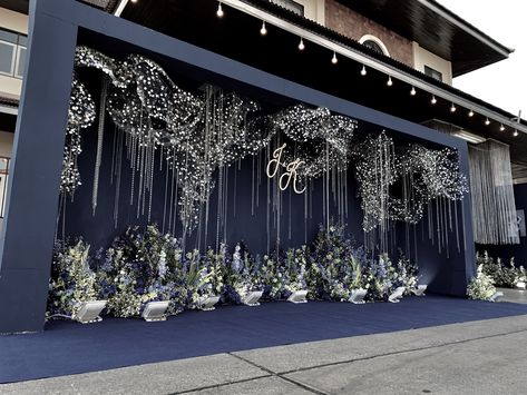 Photowall Ideas, Dark Wedding Theme, Starry Night Wedding, Wedding Background Decoration, Wedding Entrance Decor, Wedding Stage Design, Wedding Backdrop Design, Dream Wedding Decorations, Wedding Backdrop Decorations