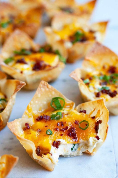 Jalapeno Wonton, Wonton Wrapper Recipes Appetizers, Crispy Wonton, Wonton Cups, Wonton Recipes, Small Appetizers, Resep Diet, Best Appetizer, Jalapeno Popper