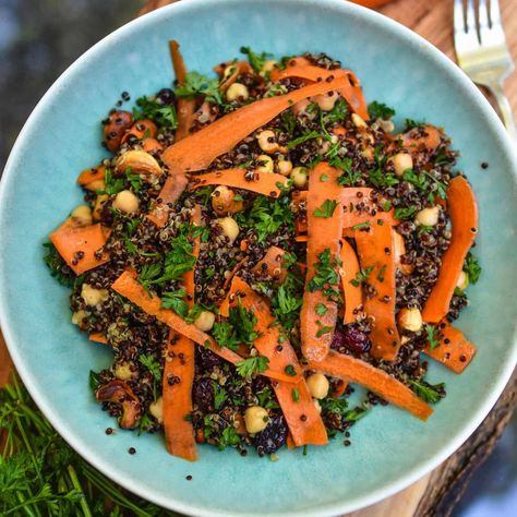 Maple Carrot Quinoa Salad Quinoa Carrot Salad, Meals She Eats, Flavorful Quinoa, Carrot Ribbons, Maple Dressing, Delish Dinners, Follicular Phase, Lunch For Work, Carrot Fries