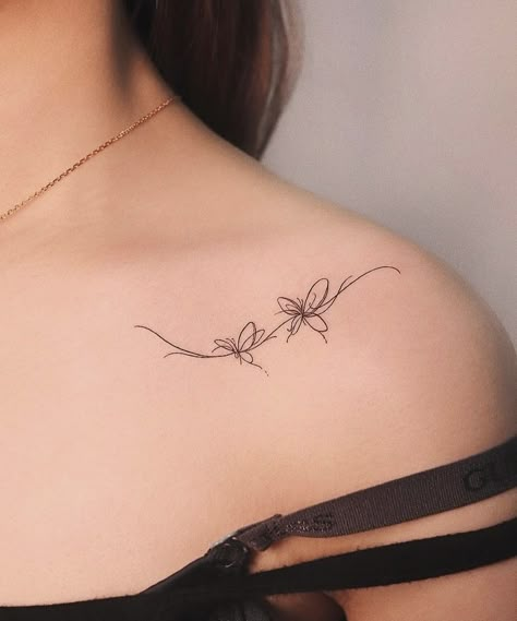 Tattoo Ideas Female Daughter, Collar Bone Tattoo Small Simple, Shoulders Tattoo Women, Subtle Butterfly Tattoo, Fine Line Tattoos Flowers, Back Of Neck Flower Tattoo, Shoulder Tatoos Woman, Unique Collar Bone Tattoo, Tiny Collar Bone Tattoo