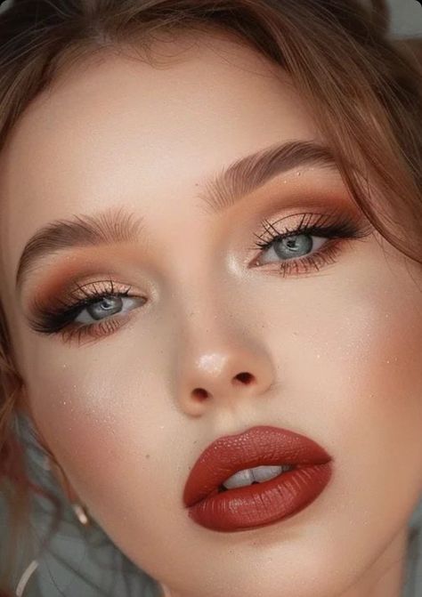 Pub Makeup Look, Sultry Makeup Blue Eyes, Wedding Makeup Fall Autumn, Terracota Wedding Makeup, Brown Eye Makeup For Blue Eyes, Makeup For Christmas Pictures, Soft Glam Bold Lip, Smokey Eyes And Red Lips, Autumn Wedding Makeup Blue Eyes