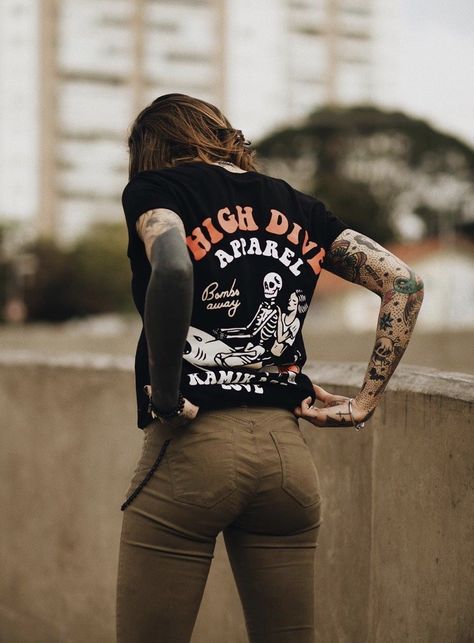 Pose Composition, Denim Street Style, Biker Photoshoot, Tattoed Women, Tomboy Chic, Model Pose, Fashion Photography Inspiration, Mens Fashion Casual Outfits, Fashion Inspiration Design