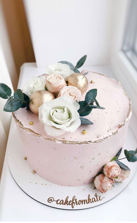 19. Pretty pink cake with gold trim Whether you’re looking for birthday cake ideas or celebration cakes.  We’ve got something for every occasion. The... Birthcake Ideas Women, Simple Female Birthday Cake, Cake Decorating Gold, Feminine Cake, Pretty Pink Cake, Pink Gold Cake, Pretty Cake Ideas, Pink And Gold Cake, Cake With Gold