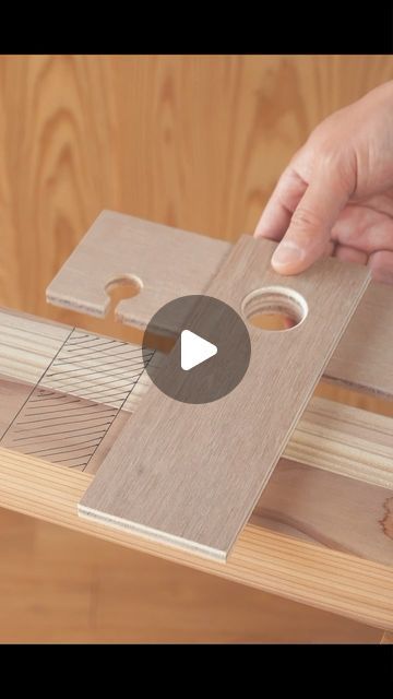 90 Degree Clamping Jig, Router Jigs Woodworking How To Make, Diy Router Jig, Router Jig Diy, Diy Router Sled, Router Jigs Woodworking, Woodworking Jigs Homemade, Dovetail Router Jig, Mortise Jig