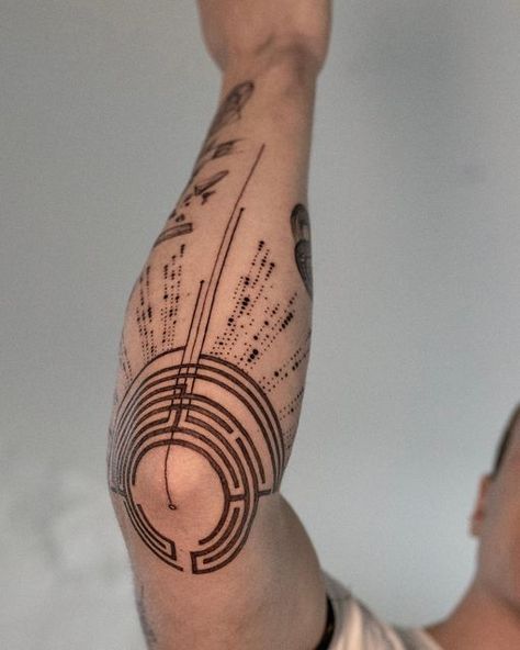 Fine Line Elbow Tattoo, Elbow Filler Tattoo, Geometric Tattoo Elbow, Tattoos For Arm, I Need A New Tattoo, Maze Tattoo, Fractal Tattoo, Dots Tattoo, Bubble Tattoo