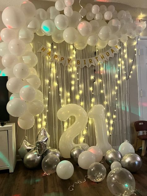 White And Silver 21st Party, Birthday Decorations White And Silver, Silver And White 21st Birthday, 21st Birthday Home Decorations, Birthday Decoration Ideas 21, Black White And Silver 21st Birthday, White Balloon Decorations Birthday, Grey And White Birthday Party Decor, Silver White Decorations Party