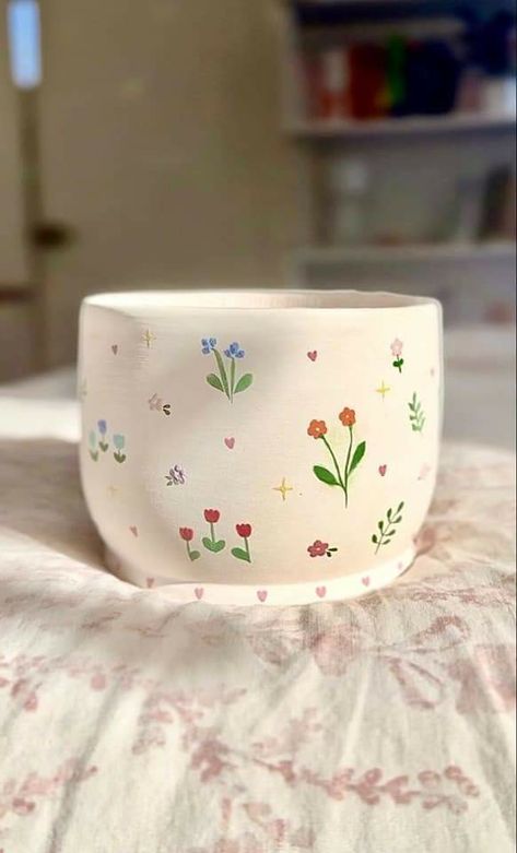 Minimalist Pottery Painting Designs, Forget Me Not Pottery, Minimalistic Pottery Painting, Simple Mug Designs Painted, Pottery Painting Mug Flowers, Cute Pottery Vase, Painting Poterry Ideas, Mug Designs Flowers, Painted Pots Easy