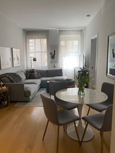 Apartment Therapy Living Room, Living Room Dining Room Combo, Apartment Living Room Design, Small Apartment Living Room, Dining Room Combo, Small Living Room Decor, Small Apartment Living, Minimal Modern, Decor Home Living Room