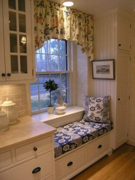 Cozy Window Seat, Window Seat Kitchen, Design Ložnic, Window Seat Design, Window Nook, Window Seats, Kitchen Models, Remodel Bedroom, In The Corner