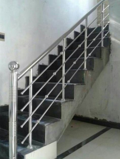 Steel Railing Design Stairways, Steel Realing, Steel Handrail Design, Balcony Glass Railing Design, Glass Railing Design, Reling Design, Stainless Steel Stair Railing, Steel Stairs Design, Room Paint Designs