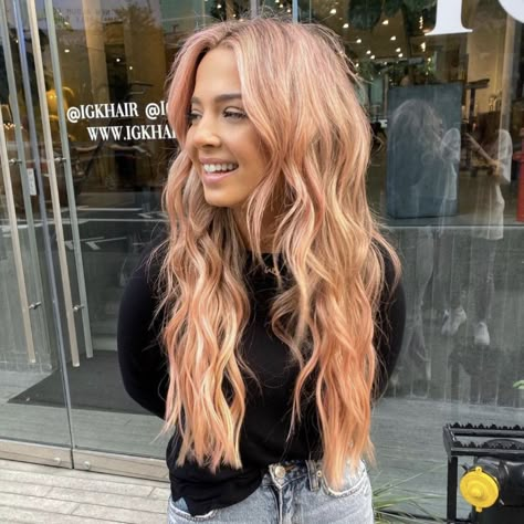 Hair Colors Trending, Fresh Hair Color, Winter Hair Color Trends, Peach Hair Colors, Hairstyles For Summer, Winter Hair Colors, Pink Blonde Hair, Girl Hair Colors, Strawberry Blonde Hair Color