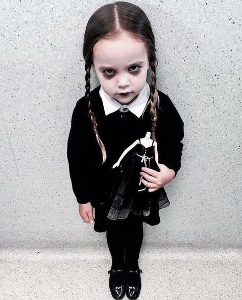 40 Fierce Halloween Ideas If You Hate The 'Girl Costume' Aisle | HuffPost Scary Kids Halloween Costumes, Funny Toddler Halloween Costumes, Halloweenský Makeup, Scary Kids, Toddler Girl Halloween, Diy Kostüm, Scary Halloween Costumes