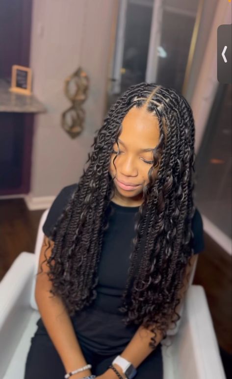 Twist Braids Medium Length, Boho Twists Medium, Island Twist With Curls Short, Boho Hair Medium Length, Short Boho Senegalese Twist, Island Twist Mid Back, Short Goddess Twist, Island Twist Medium Length, Medium Boho Island Twist