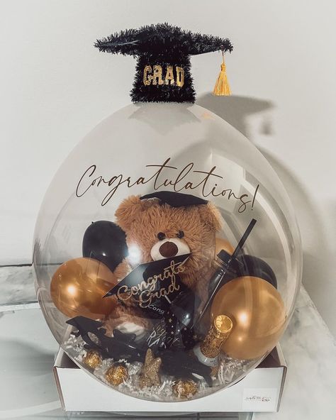 @simplyusforever on Instagram: “Celebrate this grand achievement with a unique gift. For $43 gift them a graduation balloon that they will be happy to receive. Stuffed…” Graduation Balloon Gift, Diy Graduation Party Decor, College Graduation Party Ideas, Stuffed Balloons, Graduation Box, College Graduation Party, Balloon Gifts, Graduation Party Games, Balloon Bouquet Diy