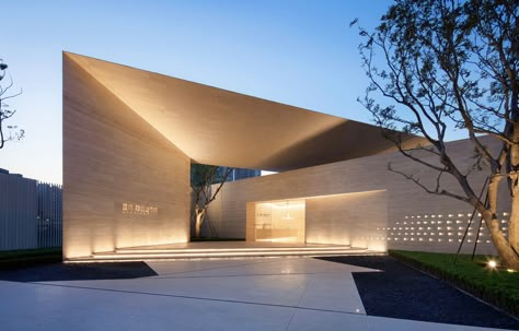 Architecture Gallery Design, Gallery Exterior Architecture, Gallery Design Architecture, Architecture Entrance Design, Art Gallery Facade, Art Center Architecture, Art Gallery Exterior, Art Gallery Architecture, Art Center Ideas