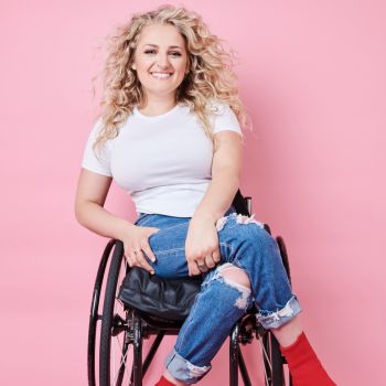 Ali Stroker Ali Stroker, Nyu Steinhardt, Kyra Sedgwick, Drunk History, Wheelchair Fashion, Carnegie Hall, Lincoln Center, Mobility Aids, Tony Awards