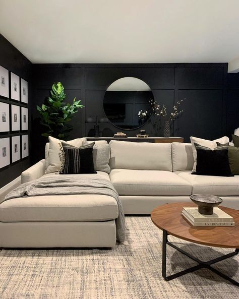 13 Rooms With Black Walls That'll Convince You To Try This Moody Hue In Your Home Black Walls Living Room, Moody Living Room, Home Cinema Room, Dark Living Rooms, Basement Living Rooms, Black Living Room, Basement Decor, Room Board, Living Room Sectional