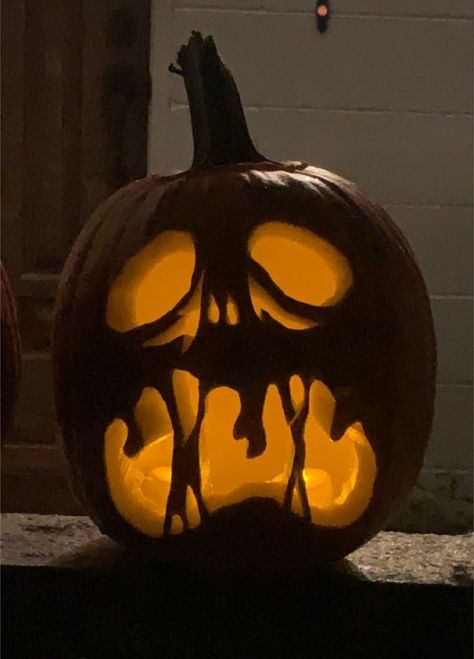 Pumkins Ideas Halloween, Pumkin Ideas Scary, Funky Pumpkin Carving, Pumkin Carving Ideas Easy Scary, Carved Punkins, Cool Halloween Pumpkins Carvings, Traditional Pumpkin Carving Ideas, Pumpkin Carving Idea Cute, Halloween Pumpkins Scary