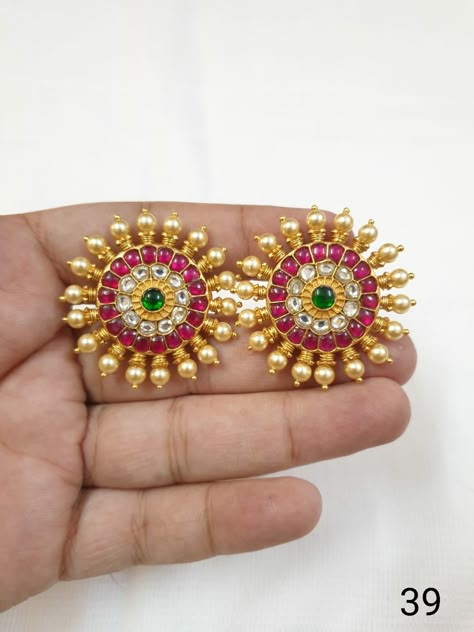 Gold Studs Earrings Indian Round, Earrings Gold Indian, Round Earrings Gold, Chudidhar Neck Designs, Small Earrings Gold, Gold Round Earrings, Gold Earrings Models, Gold Earrings Wedding, Antique Jewellery Designs