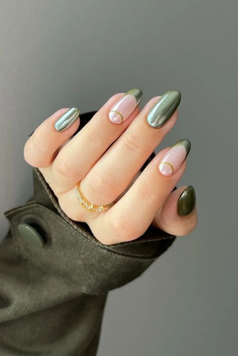 Gel Green Nails Art Ideas, Light Green Fall Nails, Pink And Green Chrome Nails, Two Tone Green Nails, Green Fall Nails Ideas, Green And Gold Chrome Nails, Nails With Green Design, Nail Art Green Designs, Olive Chrome Nails