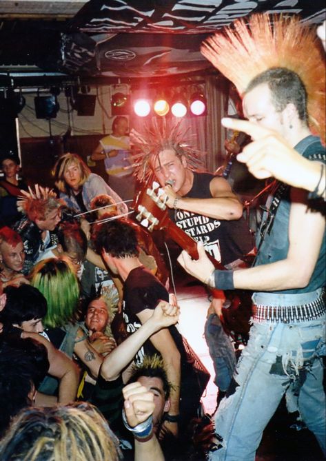 Punk London 80s, Punk People, Punk Photography, 1980s Punk, Punk Photoshoot, Punk Lifestyle, Alt Boys, Punk Guys, Punk Concert