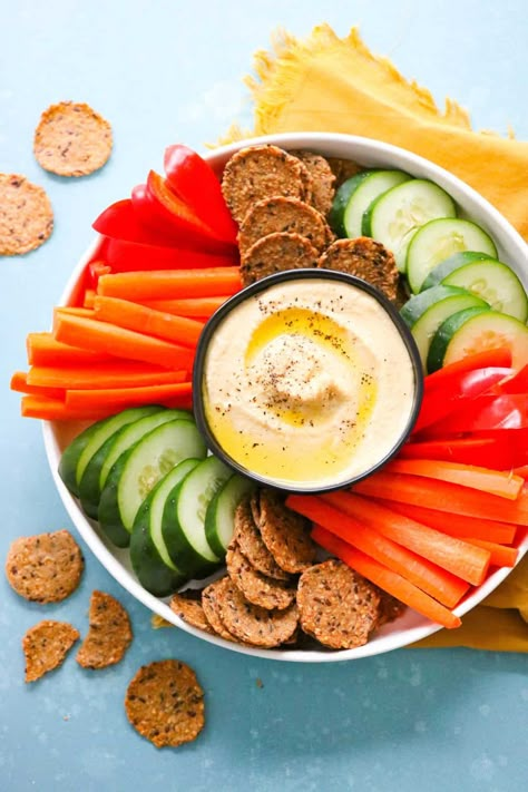 Veggies Hummus, Veggie Dip Platter, Dips And Veggies, Hummus With Veggies, Hummus And Crackers, Hummus With Vegetables, Veggies With Hummus, Hummus Sides, Hummus And Veggies