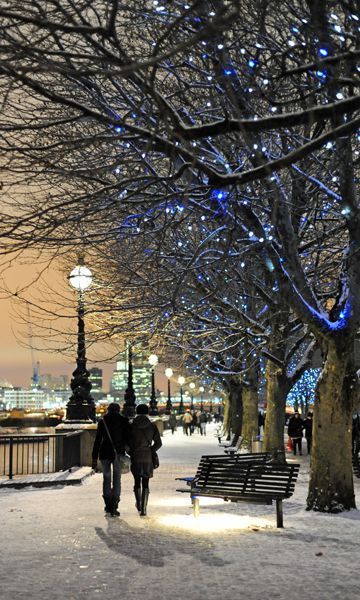 Winter Szenen, South Bank, River Thames, Snow Scenes, Winter Wonder, Winter Aesthetic, Two People, Winter Time, Winter Scenes