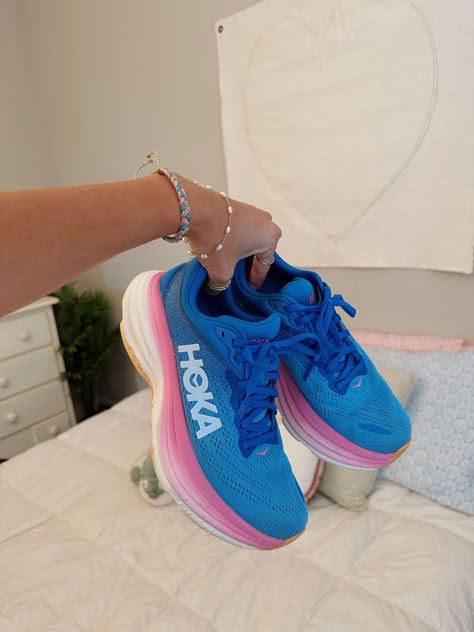 spring outfit inspo Hoka Shoes Bondi, Hoka Aesthetic, Aesthetic Running Shoes, Netball Shoes, Cute Running Outfit, Cute Running Shoes, Hoka Bondi 8, Running Outfit, Preppy Clothing