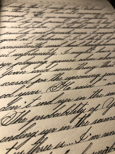 Handwriting Inspo Cursive, Dark Academia Calligraphy, Ancient Writing Aesthetic, Goth Handwriting, Founding Father Handwriting, Pretty Cursive Handwriting, Academia Handwriting, Dark Academia Handwriting, Cursive Handwriting Aesthetic