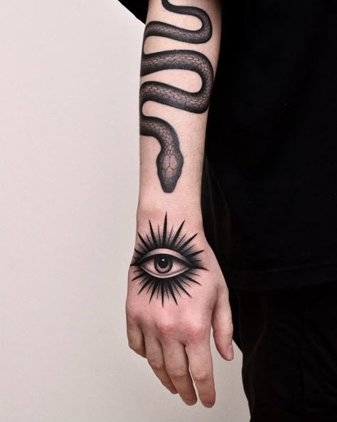 Evil Eye Tattoo Men, Traditional Tattoo Eye, Eye Tattoo Design, Eye Tattoo Ideas, Third Eye Tattoos, Eye Tattoos, Hippie Tattoo, Evil Eye Tattoo, Art Eyes