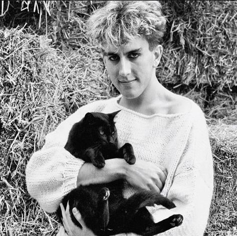 i love this photo so so much Hall Pictures, Fun Boy Three, Terry Hall, Ska Music, 80s Bands, Cat People, Pictures To Draw, Interesting Art, Famous People