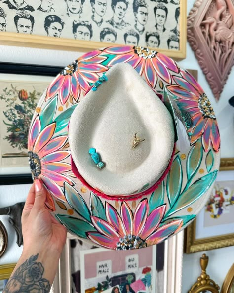 Hand painted Hats, Purses and Art by Yaya Kieu | Groovy outlaw fedora hats 💖 Velvet hat band with fringe and gold detailing 🥰 These hats have been hand painted, decorated and are… | Instagram Cowgirl Hat Ideas, Embellished Cowboy Hat, Textured Hat, Hand Painted Hats, Burned Hats, Hat Painting, Hat Burning, Girls Crafts, Felt Cowboy Hat