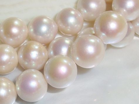 "These are natural pearls, pretty soft lilac pink pearls that are not dye but totally natural. These are elegant, classic, lustrous with a tint of Pink!  Color : Light Pink Lilac Grey - Natural color - Not dye Luster: highest sheen and luster Nacre: lustrous and thick nacre Blemish: 95% - 96% clear Shape : Round (Not perfect like glass pearl) Size: 8.5-9.5mm,standard hole=0.5, use 24 gauge wire Listing:  8\" strand with 22-23 pearls - pearls may come loose 65.00 - 20% More Pearls: http://www.etsy.com/shop/TerraFinds?section_id=6629525 To view Gemstones: http://www.etsy.com/shop/TerraFinds?section_id=6656363 Thank you for shopping at Terra Finds. Please read shipping information before your purchase: www.etsy.com/shop/TerraFinds/policy" Pearl Color Aesthetic, Pink Pearl Aesthetic, Pearl Reference, Pearl Painting, Aesthetic Pearls, Pearls Aesthetic, Pearl Aesthetic, Iridescent Pearl, Mermaid Aesthetic