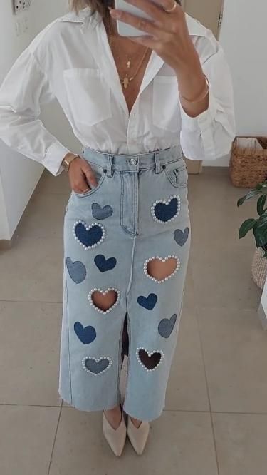 Cute Denim On Denim Outfits, Diy Sewing Clothes Upcycling Old Jeans, Jean Recycle Ideas Diy Fashion, Creative Jeans Ideas Diy Fashion, Diy Jeans Design, Design Jeans Diy Ideas, Diy From Old Jeans, Old Denim Jeans Upcycle, Diy Fashion Crafts