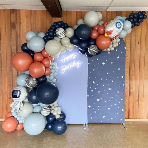 Space Themed Balloon Garland, Astronaut Balloon Garland, Outer Space Balloon Garland, Space Theme Balloon Arch, Space Themed Balloons, Space Theme Balloons, Rocket Themed Birthday Party, Space Theme Backdrop, Space Balloon Arch