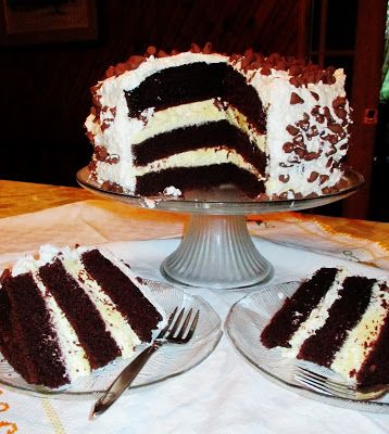 Canadian Needle Nana: Chocolate Cake with Bavarian Cream Filling Chocolate Bavarian Cream, Bavarian Cream Cake, Bavarian Cream Filling, Rolls Cake, Buttermilk Chocolate Cake, Cream Filling Recipe, Chocolate Cream Cake, Thanksgiving Cake, Mousse Cake Recipe