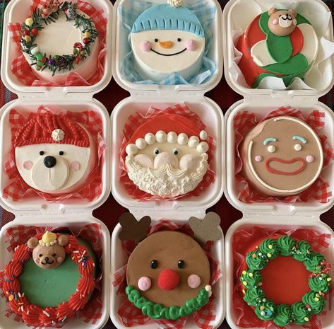 Bento Cake Natal, Christmas Bento Cake, Cake Natal, Flork Bento, Mini Christmas Cakes, Santa Cake, Christmas Themed Cake, Xmas Desserts, Christmas Cake Designs