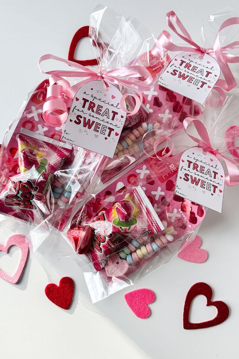 Easy Valentine’s Day Treat Bag Tags | Lynn Mumbing Mejia Candy Bags Ideas, Happy Valentines Day Printable, School Valentines Treats, Diy Valentine's Gifts For Kids, Diy Valentines Day Crafts, Valentine Candy Bags, Treats Valentines Day, Valentine Keychain, Valentines Day Gift Tags