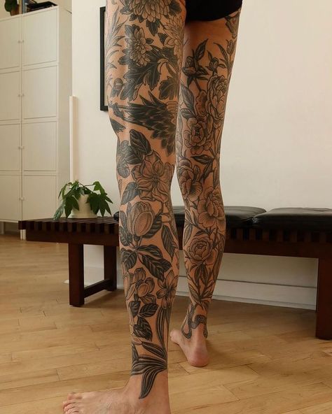 Leg Sleeve Nature Tattoo, Plant Leg Sleeve Tattoo, Nature Leg Tattoos Women, Plant Leg Sleeve, Big Leg Tattoos For Women, Fully Tattooed Women, Full Leg Tattoos Women, Feminine Back Tattoos Full, Tattoos Under Buttcheeks